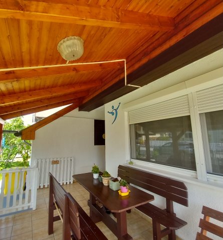 Eladó családi ház, Balatonkeresztúron 79.8 M Ft, 6 szobás