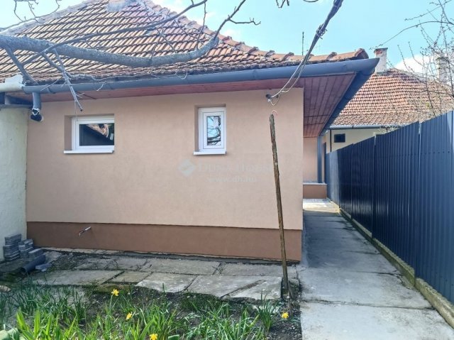 Eladó ikerház, Gyulán 27.5 M Ft, 2 szobás / költözzbe.hu