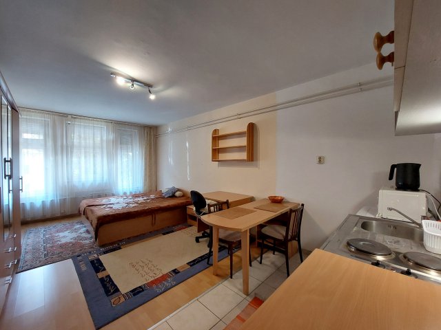 Kiadó téglalakás, albérlet, Szegeden 90 E Ft / hó, 1 szobás