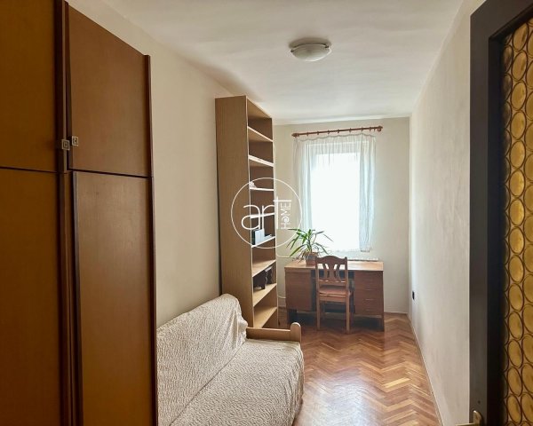 Kiadó téglalakás, albérlet, Szegeden 240 E Ft / hó, 3+1 szobás