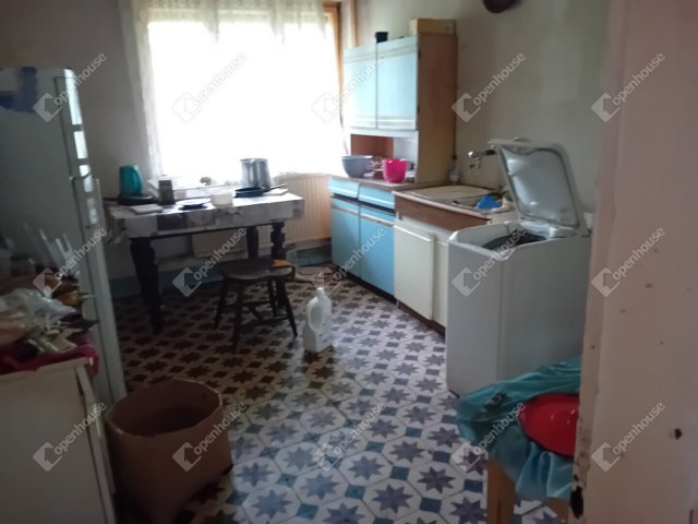 Eladó családi ház, Vértessomlón 46 M Ft, 4 szobás