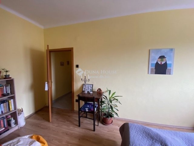 Eladó téglalakás, Pécsett 42.5 M Ft, 2 szobás