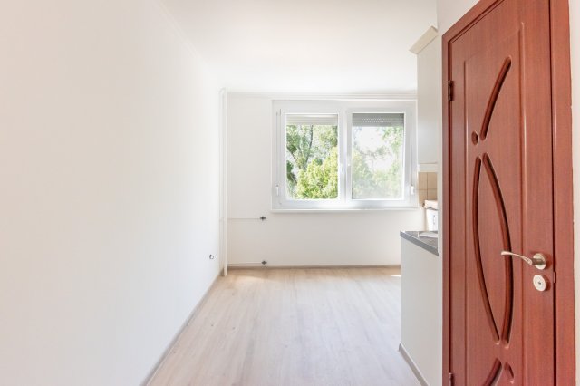 Eladó panellakás, Miskolcon, Középszer utcában 32.9 M Ft