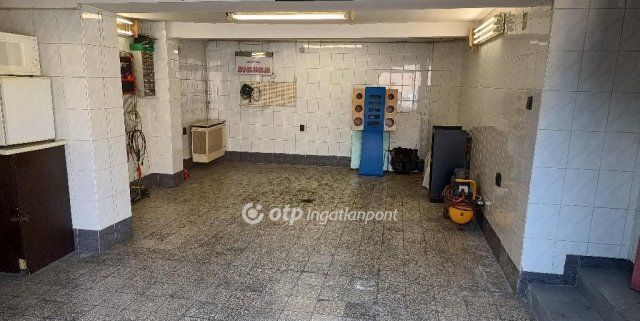 Eladó családi ház, Pécsett 84 M Ft, 3+1 szobás