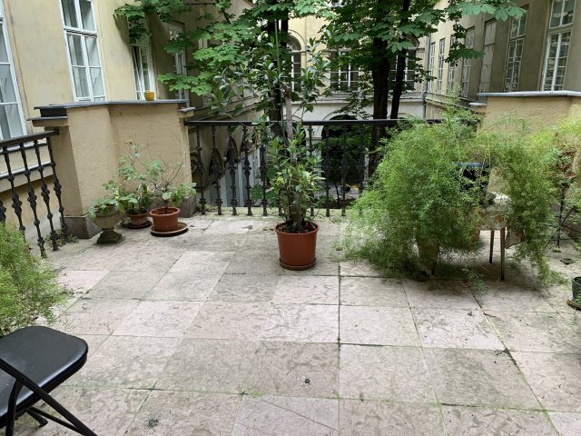 Eladó téglalakás, Budapesten, V. kerületben, Október 6. utcában