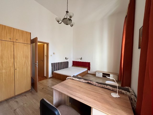 Kiadó téglalakás, albérlet, Pécsett 130 E Ft / hó, 1 szobás