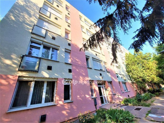 Eladó téglalakás, Szolnokon 26.9 M Ft, 1+2 szobás