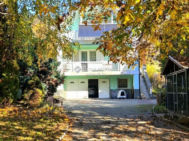 Eladó családi ház, Budapesten, III. kerületben 330 M Ft