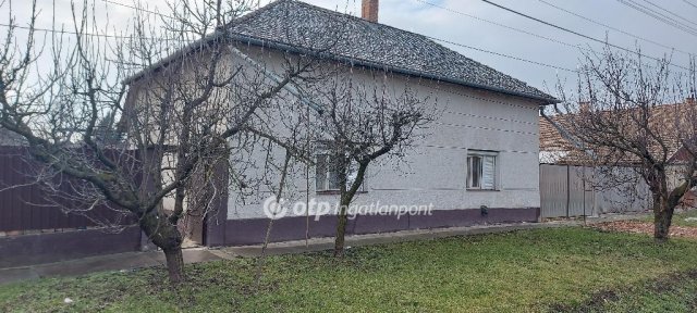 Eladó családi ház, Kunszentmártonban 16.99 M Ft, 3 szobás