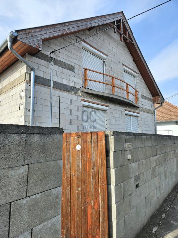 Eladó családi ház, Vecsésen 108.9 M Ft, 5 szobás