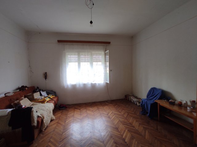 Eladó családi ház, Lőrinciben 16 M Ft, 2+1 szobás