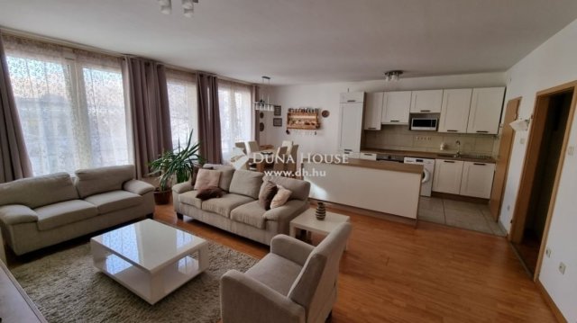 Eladó téglalakás, Debrecenben 125 M Ft, 4 szobás