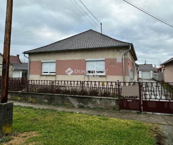 Eladó családi ház, Szigetváron 50 M Ft, 4 szobás