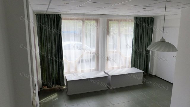 Eladó üzlethelyiség, Szolnokon 68 M Ft, 4 szobás