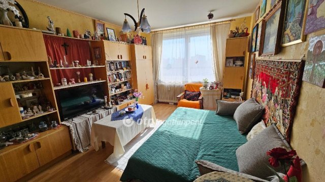 Eladó panellakás, Egerben 37.9 M Ft, 2+1 szobás