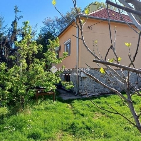 Eladó családi ház, Pécsett 64.9 M Ft, 3 szobás