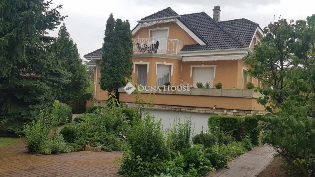 Eladó családi ház, Bükön 179 M Ft, 9+1 szobás
