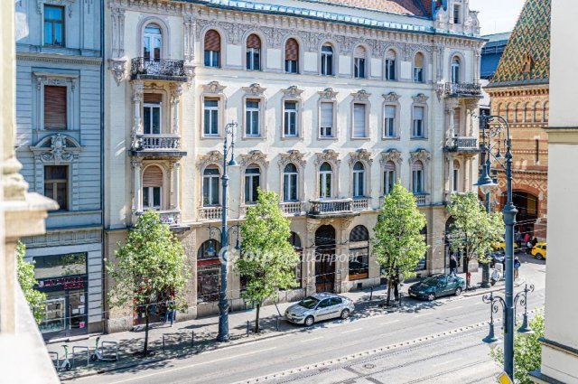 Eladó téglalakás, Budapesten, V. kerületben 174.9 M Ft, 3 szobás