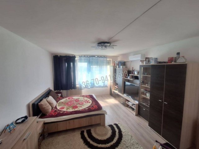 Eladó panellakás, Dunaújvárosban 22.2 M Ft, 1 szobás