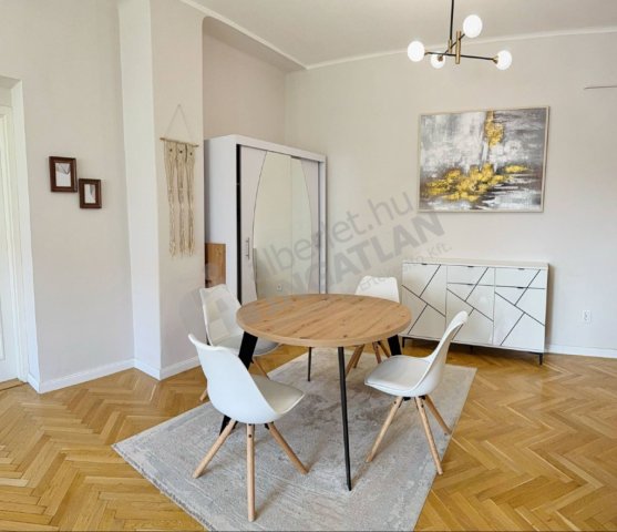 Kiadó téglalakás, albérlet, Budapesten, V. kerületben, 3 szobás