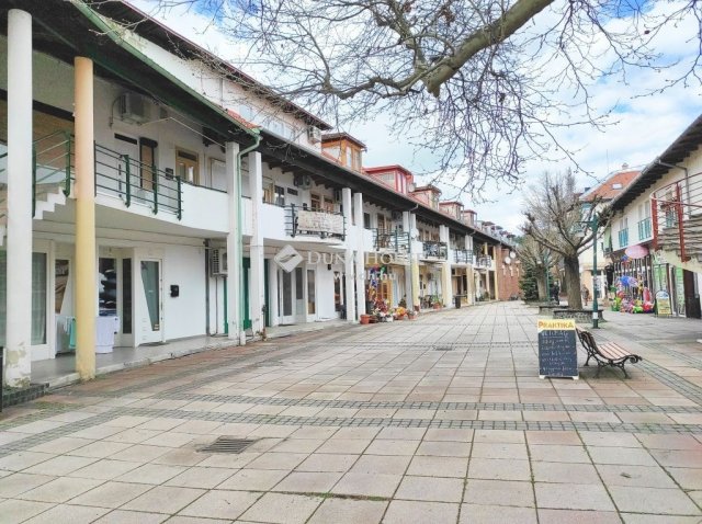 Eladó téglalakás, Balatonbogláron 52.5 M Ft, 2 szobás