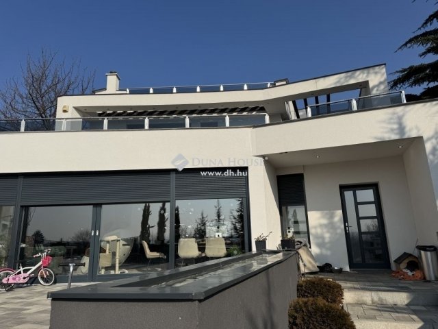Eladó családi ház, Budaörsön 399 M Ft, 1 szobás