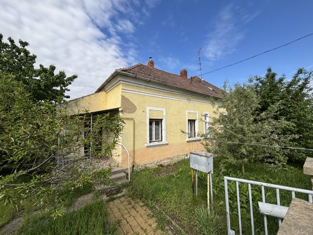 Eladó családi ház, Pápán 29.9 M Ft, 2 szobás