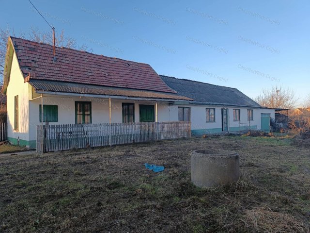 Eladó családi ház, Cegléden 12.9 M Ft, 4 szobás