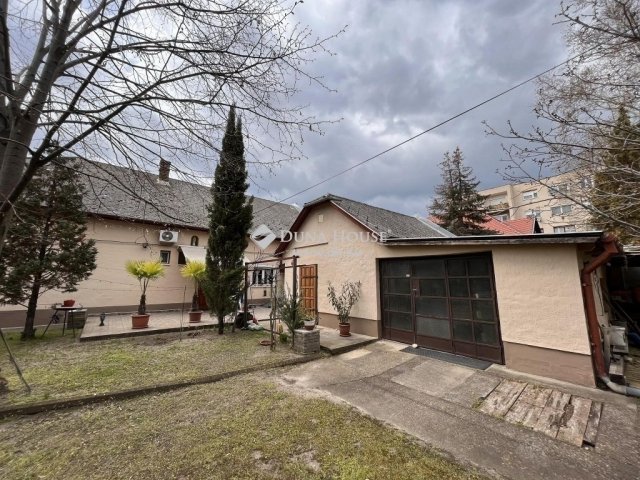 Eladó családi ház, Kecskeméten 63.9 M Ft, 4 szobás
