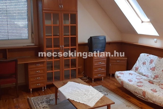 Kiadó téglalakás, albérlet, Pécsett 85 E Ft / hó, 1 szobás