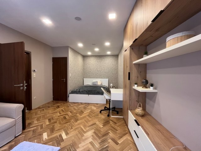 Kiadó téglalakás, albérlet, Pécsett 220 E Ft / hó, 1 szobás