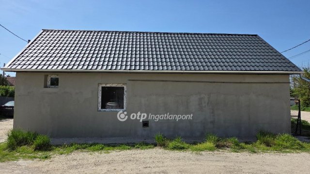 Eladó családi ház, Kiskunlacházán 38 M Ft, 2 szobás