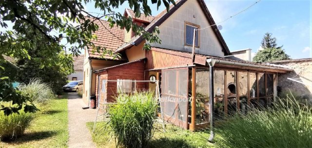 Eladó családi ház, Tapolcán 78 M Ft, 7 szobás