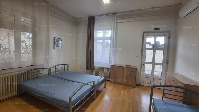 Eladó családi ház, Győrött 69.99 M Ft, 6+2 szobás