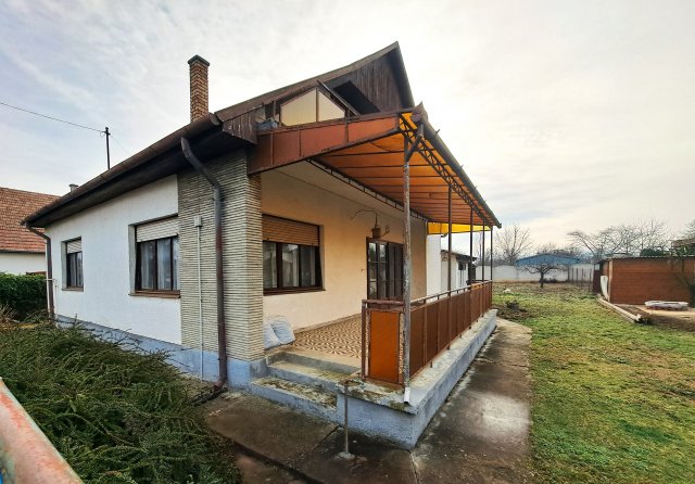 Eladó családi ház, Balatonlelleén 59.99 M Ft, 6 szobás