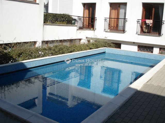 Kiadó téglalakás, albérlet, Pécsett 190 E Ft / hó, 2 szobás
