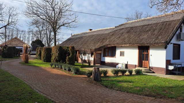 Eladó hotel, Tiszafüreden 135 M Ft, 10 szobás