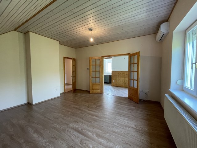 Eladó téglalakás, Veszprémben 72 M Ft, 2+1 szobás