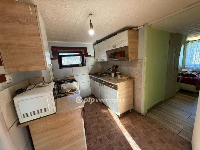 Eladó családi ház, Debrecenben 16.5 M Ft, 2 szobás