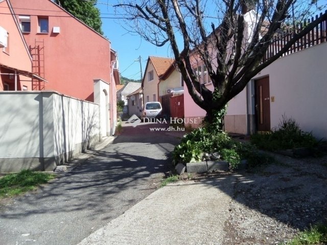 Eladó családi ház, Pécsett 85 M Ft, 4 szobás