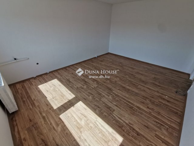 Eladó panellakás, Nagykőrösön 25 M Ft, 1 szobás