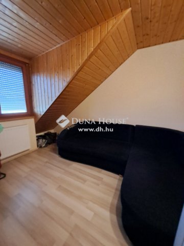 Eladó családi ház, Pécsett 119.9 M Ft, 7 szobás