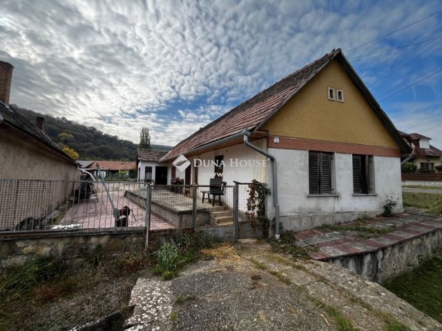 Eladó családi ház, Mecseknádasdon 20 M Ft, 2 szobás