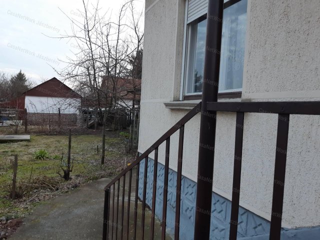 Eladó családi ház, Jászberényben 34.9 M Ft, 2+1 szobás