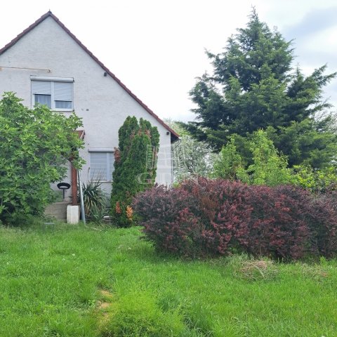 Eladó családi ház, Pétfürdőn 84.99 M Ft, 5 szobás
