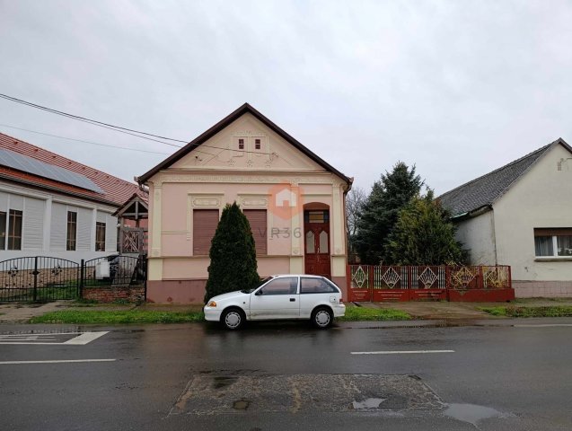Eladó családi ház, Újpetrén 43.5 M Ft, 4 szobás