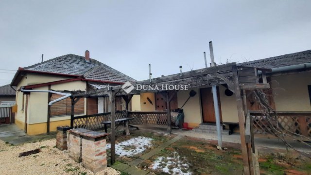 Eladó családi ház, Szolnokon 38 M Ft, 2 szobás