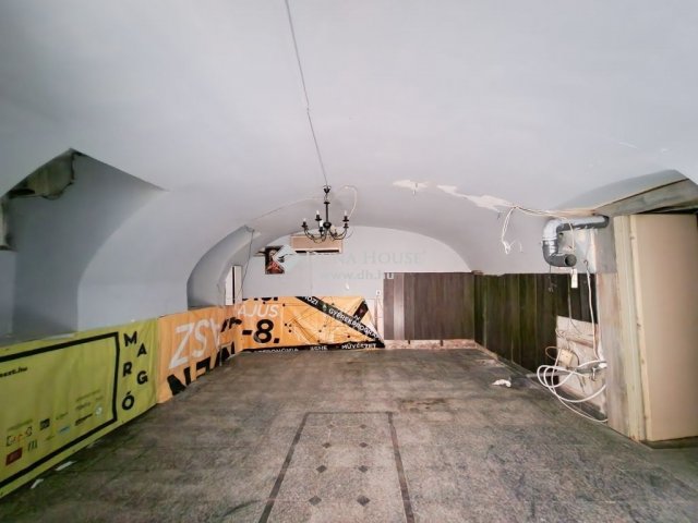 Eladó téglalakás, Budapesten, VII. kerületben 17.9 M Ft