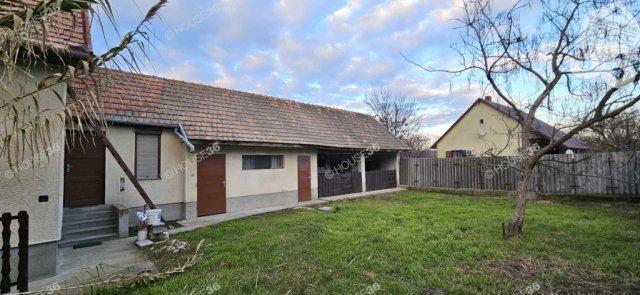 Eladó családi ház, Kunszentmiklóson 33.9 M Ft, 3 szobás