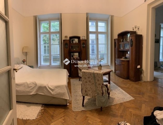 Eladó téglalakás, Budapesten, V. kerületben 109 M Ft, 2 szobás